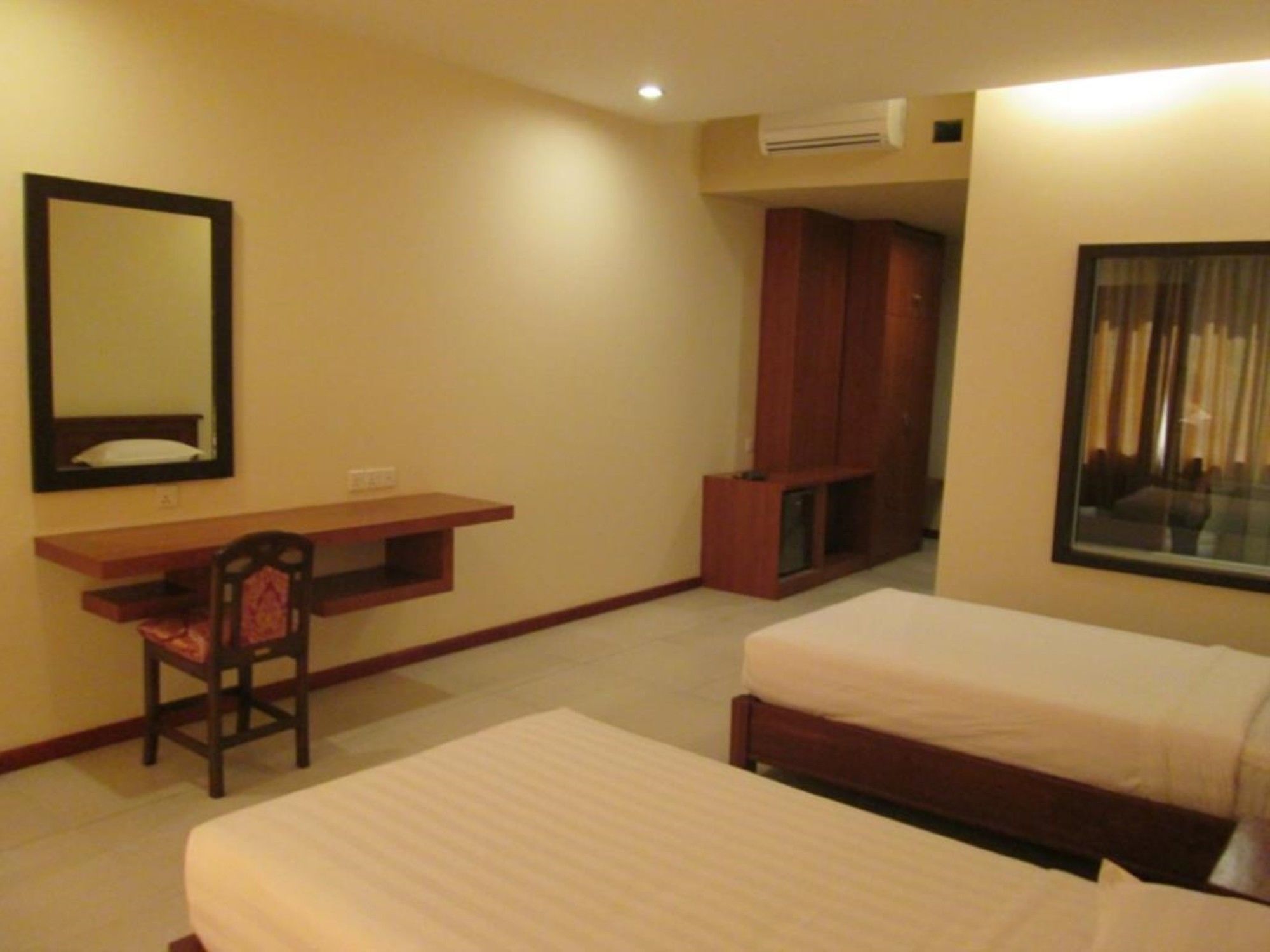Man Myanmar Hotel Naypyidaw Esterno foto