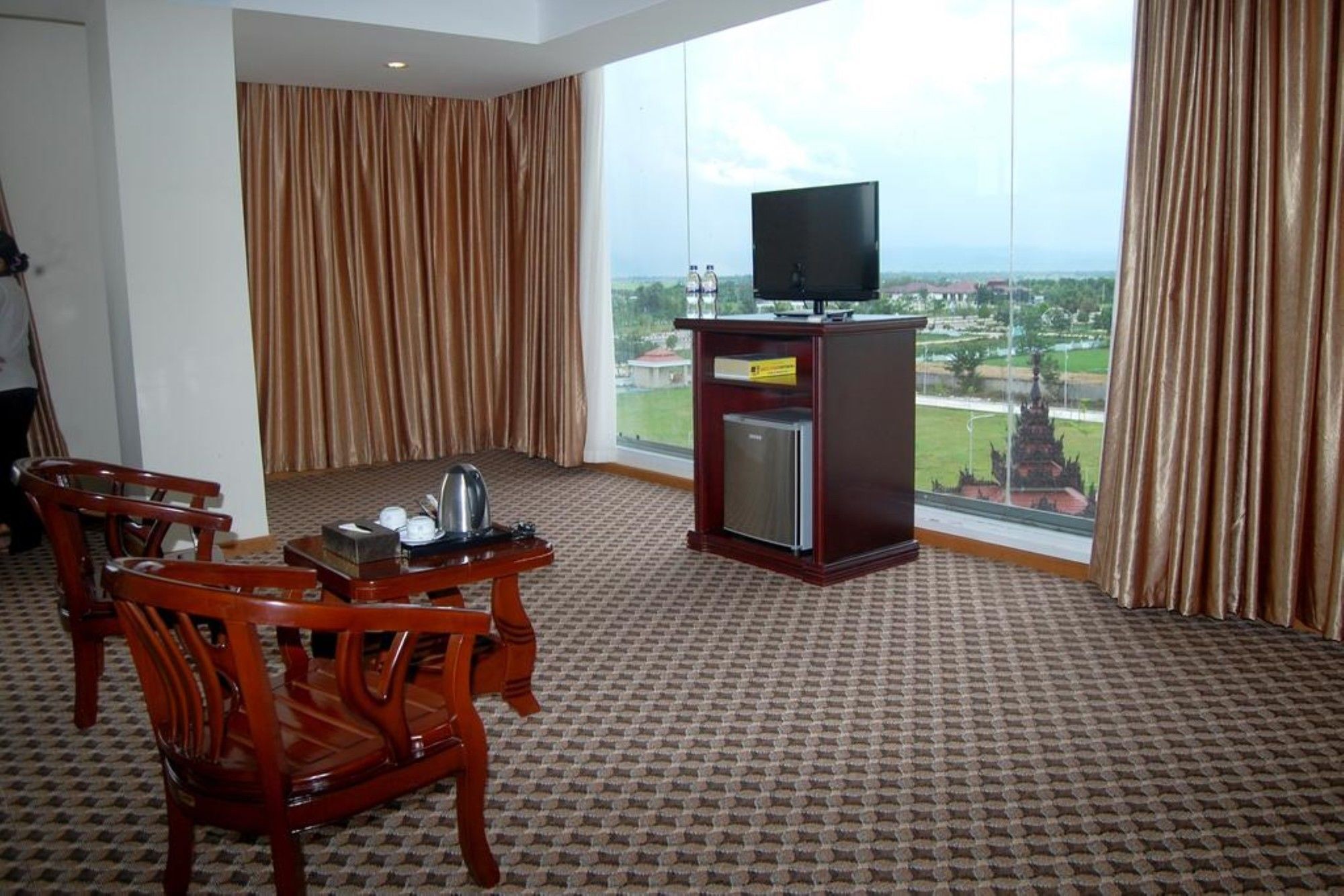 Man Myanmar Hotel Naypyidaw Esterno foto