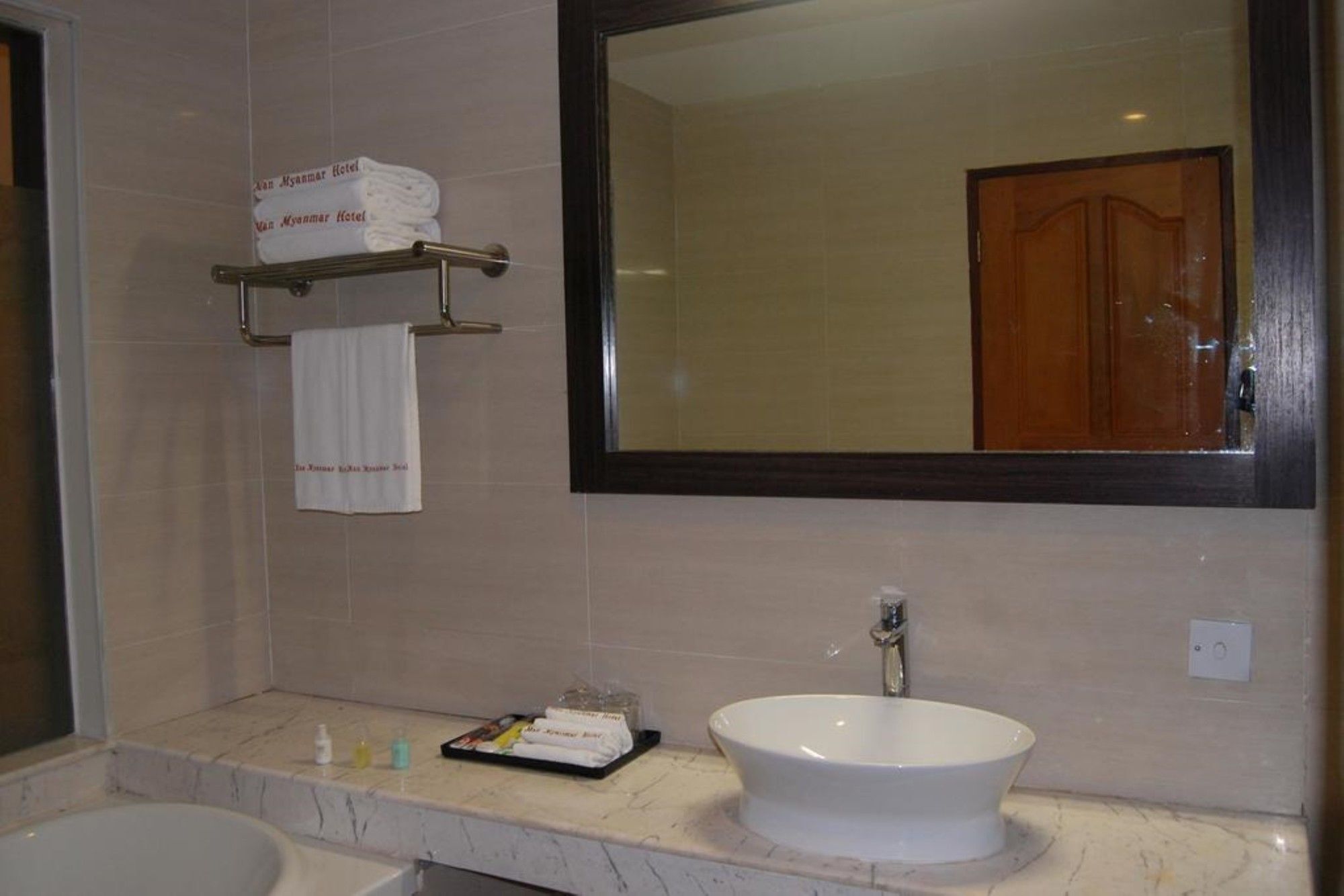 Man Myanmar Hotel Naypyidaw Esterno foto